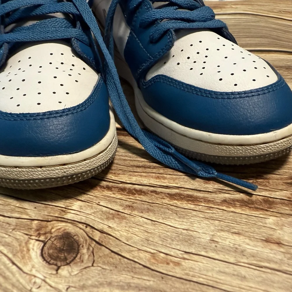 Nike Air Jordan 1 Low True Blue Cement Grey- Size 5Y - Picture 5 of 6